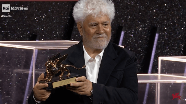Pedro Almodovar: "Gli USA non sono una democrazia in questo momento, ma un tipo di regime totalitario" - Pedro Almodovar 1 - Gay.it