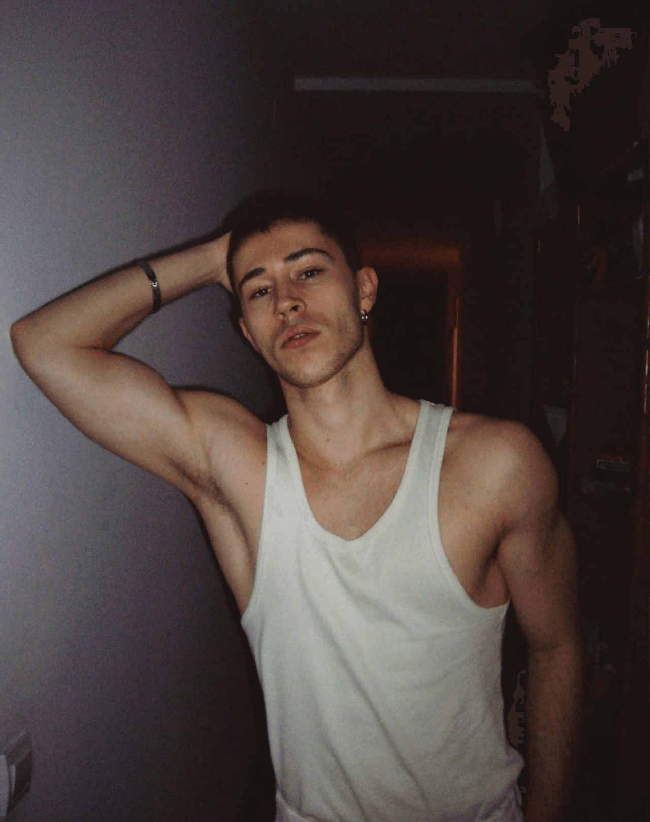 Respira, non solo Manu Rios. Ecco tutti gli attori della nuova serie ideata dal creatore di Elite - Rafa Verdugo - Gay.it