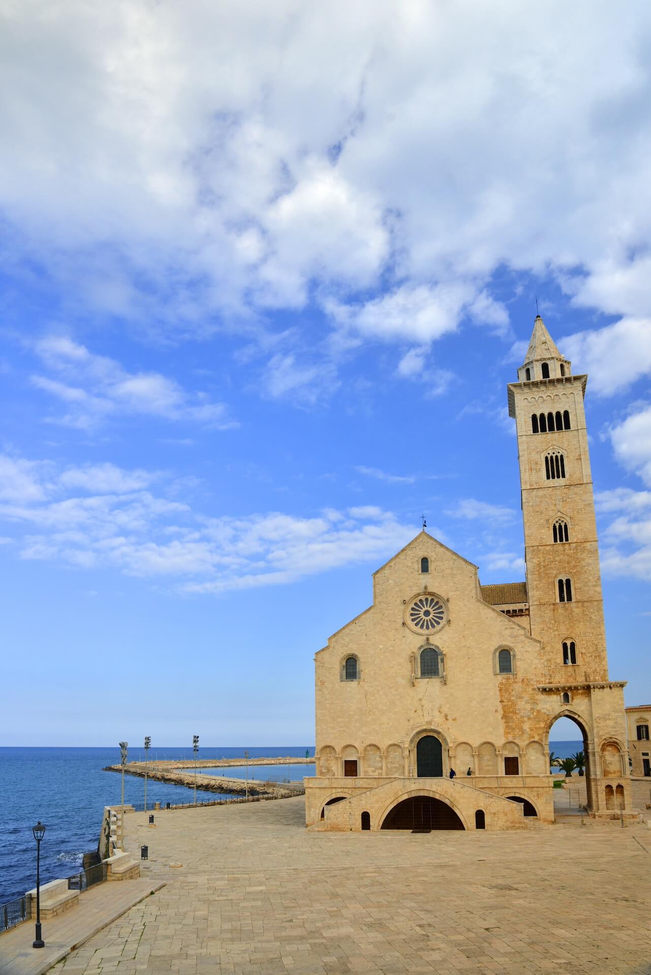Puglia, echi di eternità: itinerari alla scoperta di una terra millenaria - Trani Cattedrale ph C.E. Bevilacqua - Gay.it