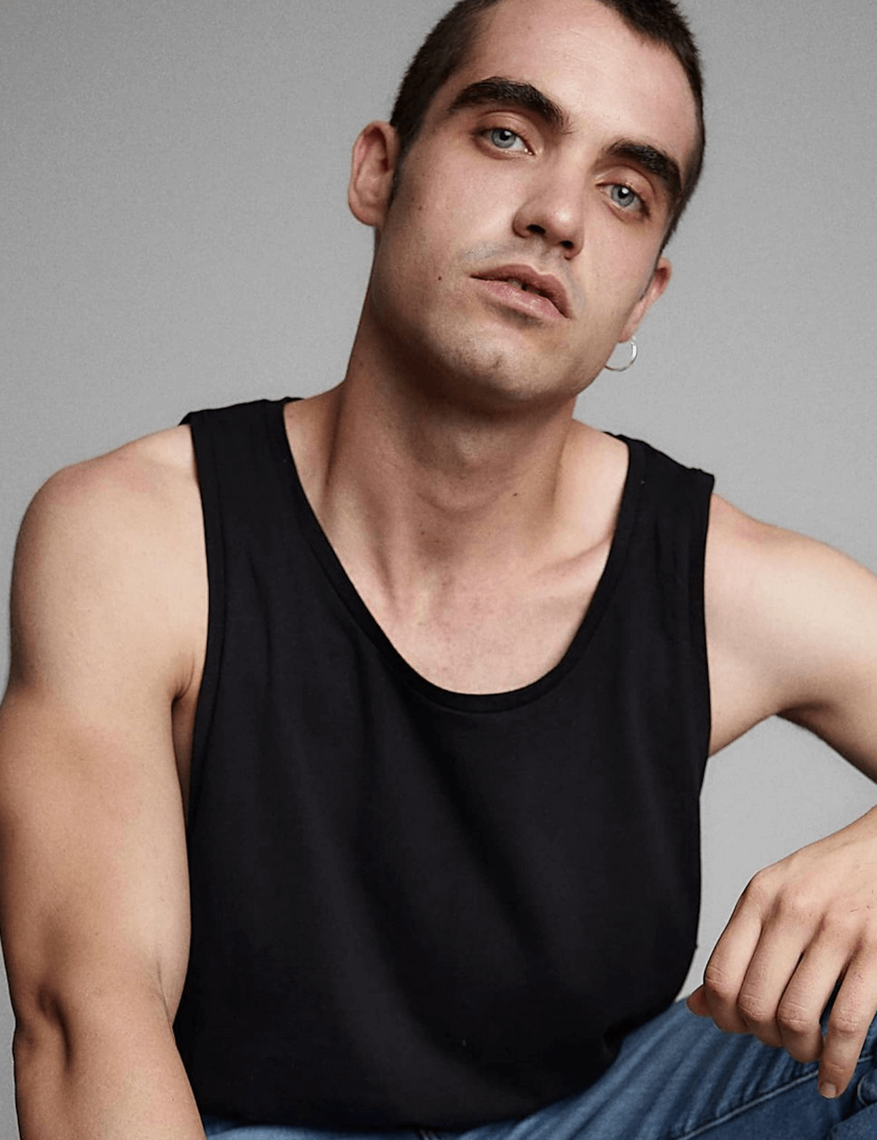 Respira, non solo Manu Rios. Ecco tutti gli attori della nuova serie ideata dal creatore di Elite - Xoan Forneas 3 - Gay.it