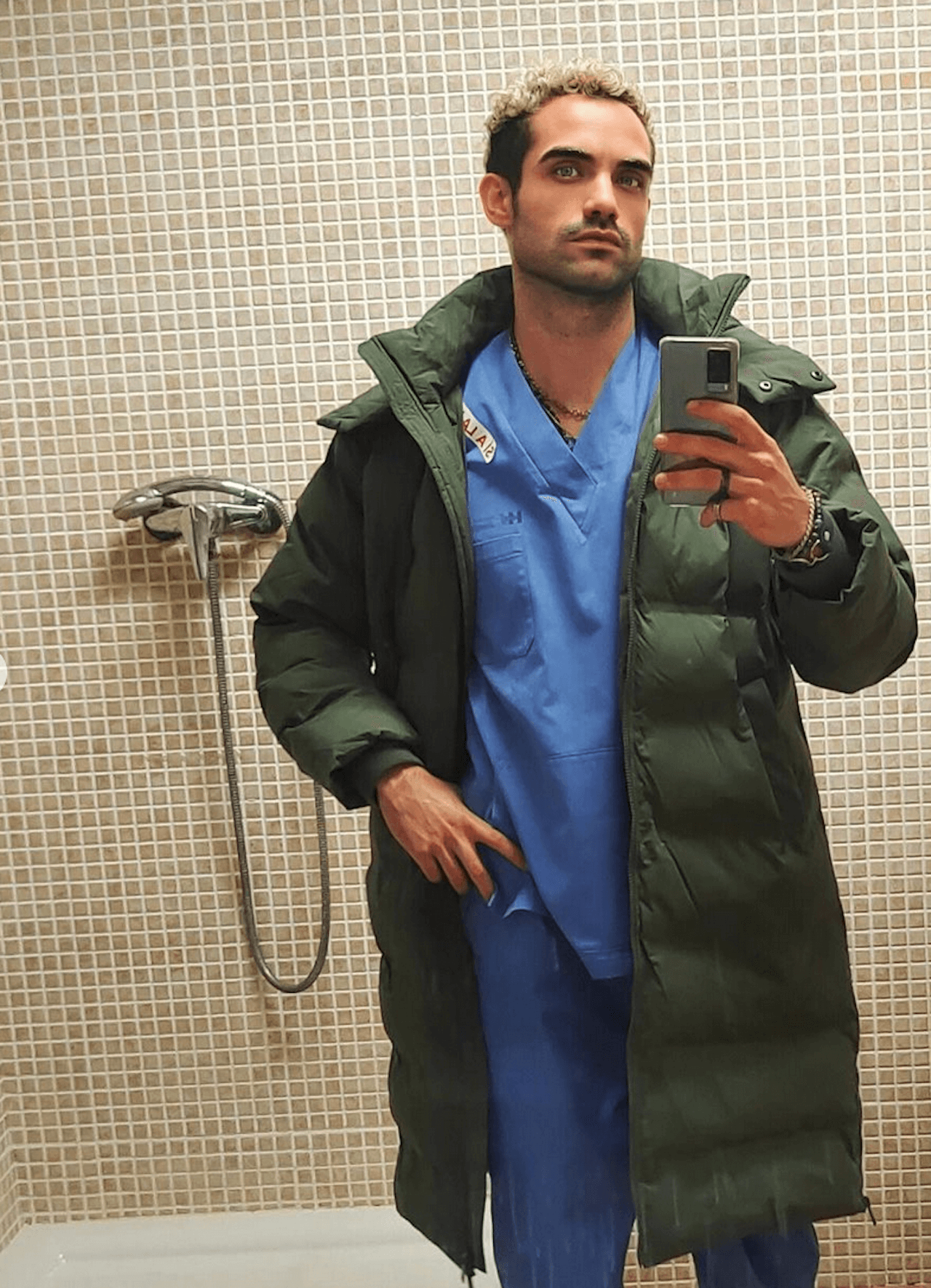 Respira, non solo Manu Rios. Ecco tutti gli attori della nuova serie ideata dal creatore di Elite - Xoan Forneas 5 - Gay.it
