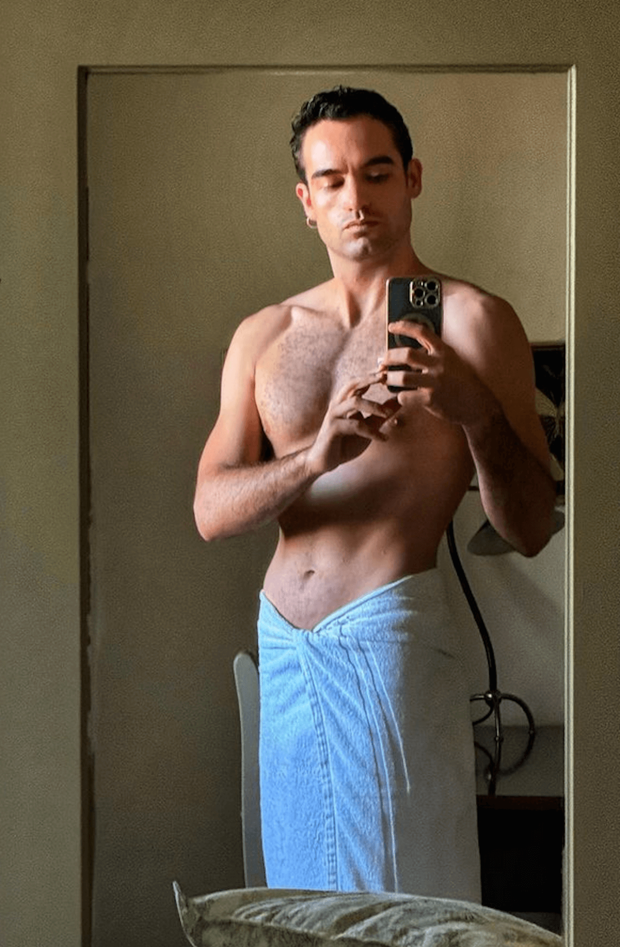 Respira, non solo Manu Rios. Ecco tutti gli attori della nuova serie ideata dal creatore di Elite - Xoan Forneas - Gay.it