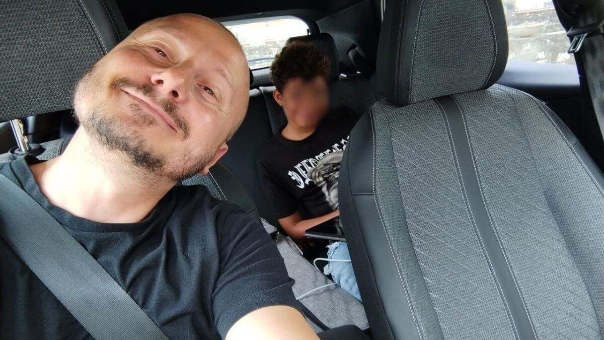 Parla papà Giuseppe, genitore affidatario single e omosessuale: “Se ci sono barriere, troverai un modo per abbatterle o superarle”