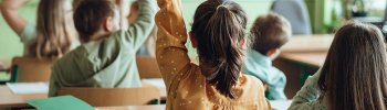 "A scuola per conoscerci" è il progetto di educazione sessuale e affettiva LGBTI nelle scuole attivo in Friuli dal 2013: scopriamo cos'è e perché la propaganda "anti-gender" della destra non sta in piedi.
