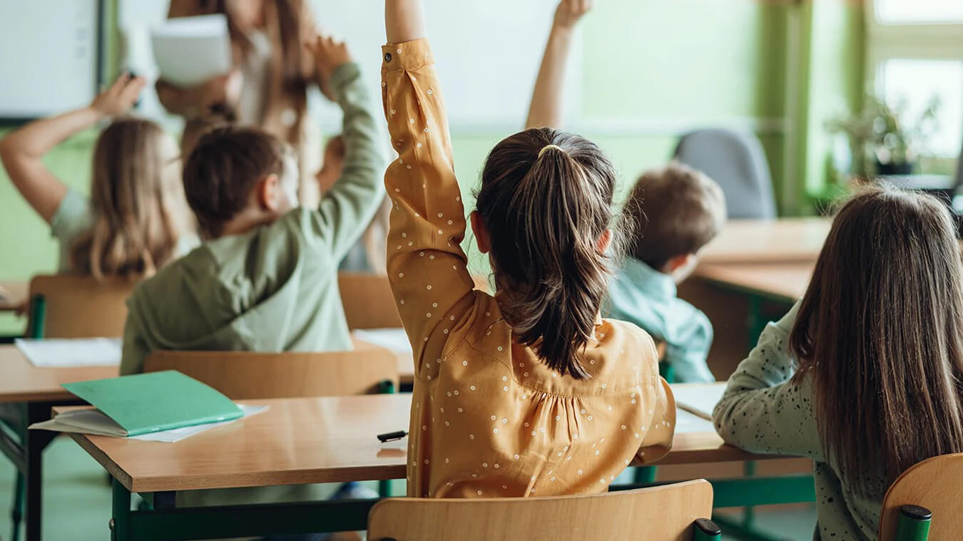 "A scuola per conoscerci" è il progetto di educazione sessuale e affettiva LGBTI nelle scuole attivo in Friuli dal 2013: scopriamo cos'è e perché la propaganda "anti-gender" della destra non sta in piedi.