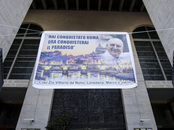 La morale della chiesa che dice sì ai mafiosi e no alle coppie gay