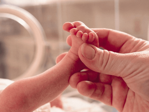 Sono la bambina sintetica di due etero e sono viva grazie alla chimica