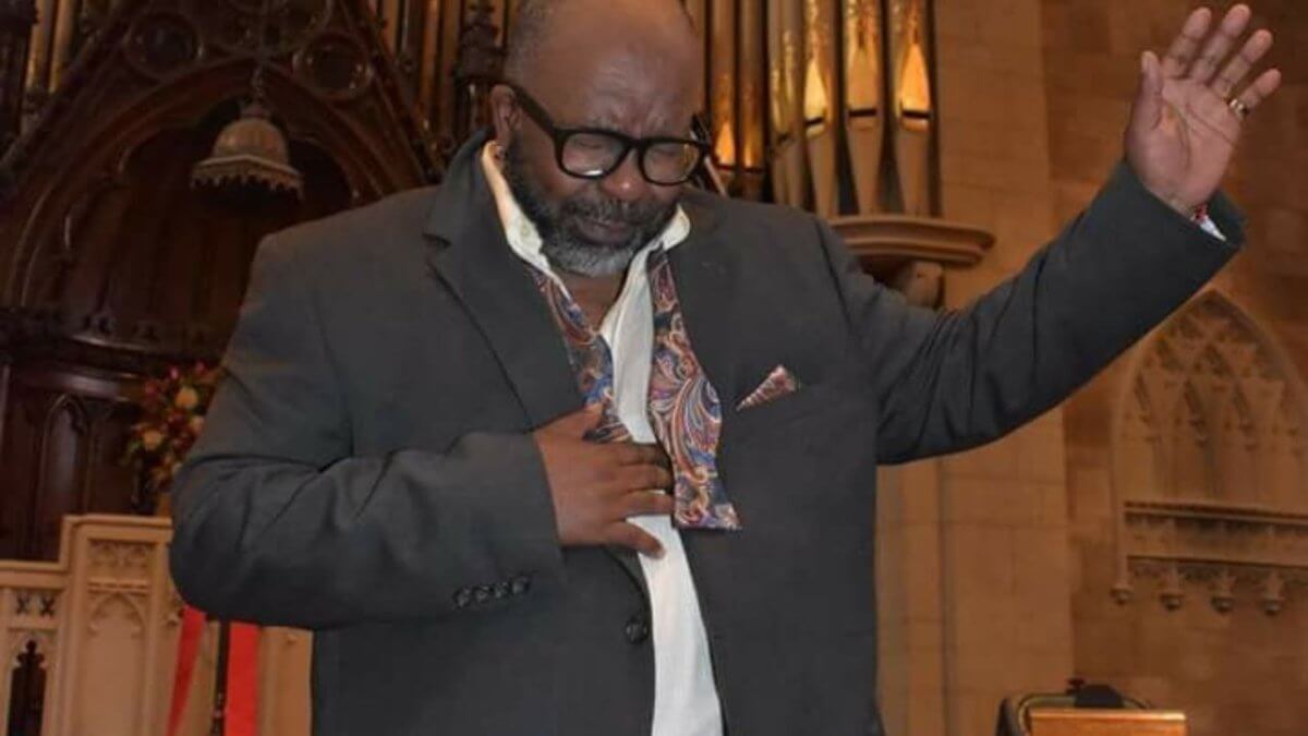 Louis Mitchell, il reverendo trans che lotta per una comunità LGBTQIA+ davvero intersezionale