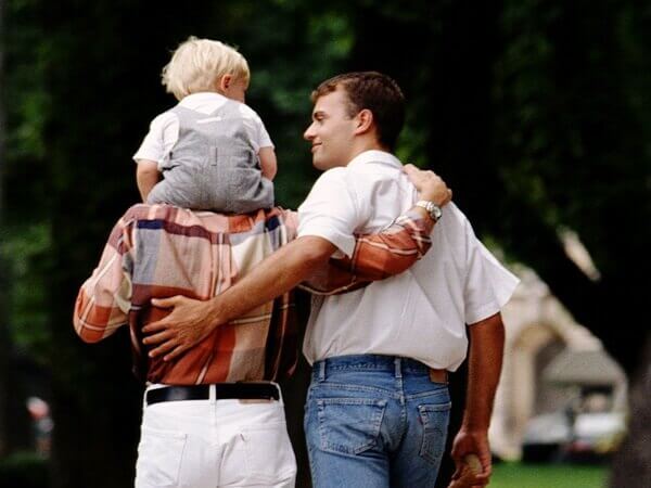 Cara sinistra, a che serve questo dibattito sull'utero in affitto? - lucacoverspalle 1 - Gay.it