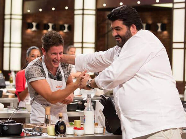 Simone lascia Masterchef ed è subito: “Mi serve un elettricista!”
