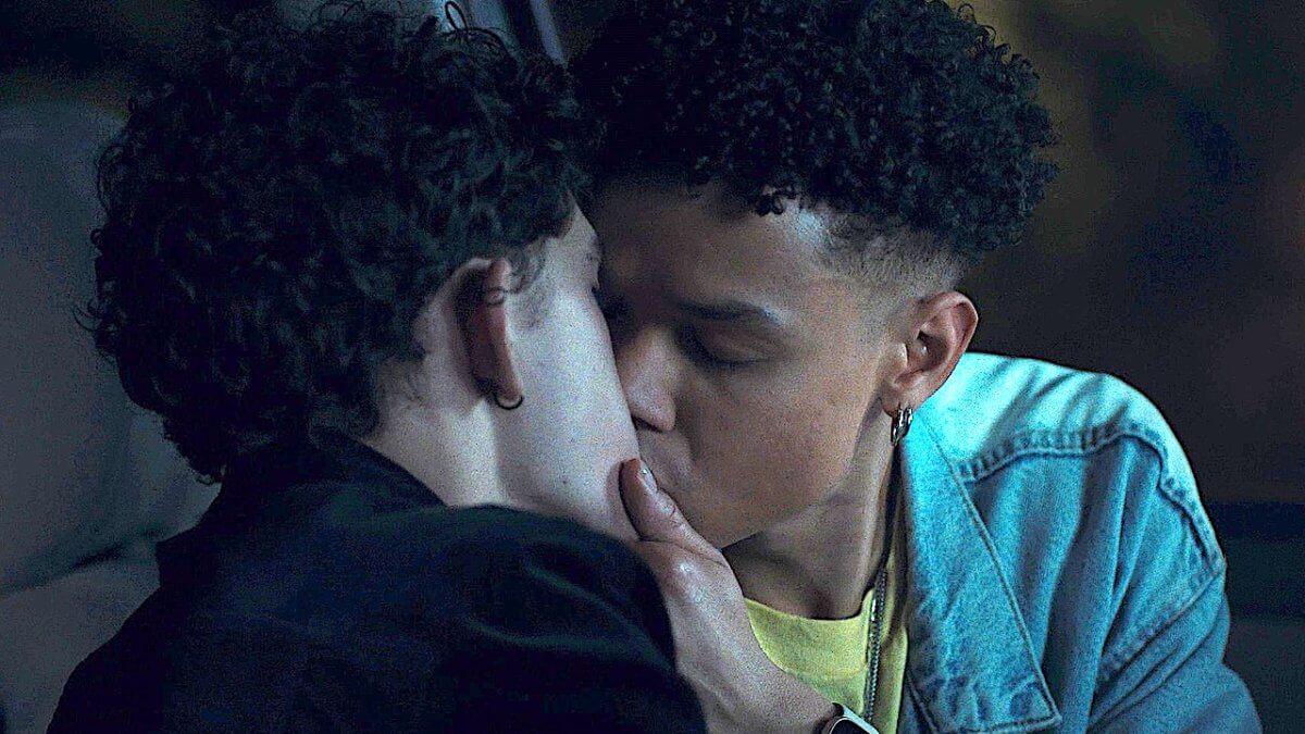 Agatha All Along, il bacio tra Billy e Eddie scatena i fan Marvel: “Storico momento nel MCU”