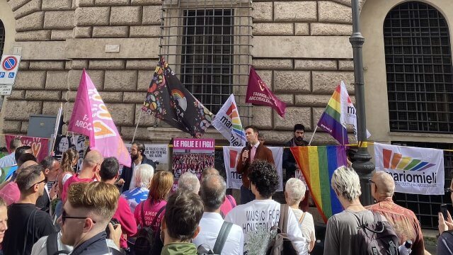 GPA reato universale, in piazza il no al DDL Varchi: "È un'inapplicabile legge di propaganda che alimenta odio" - DDL Varchi - Gay.it