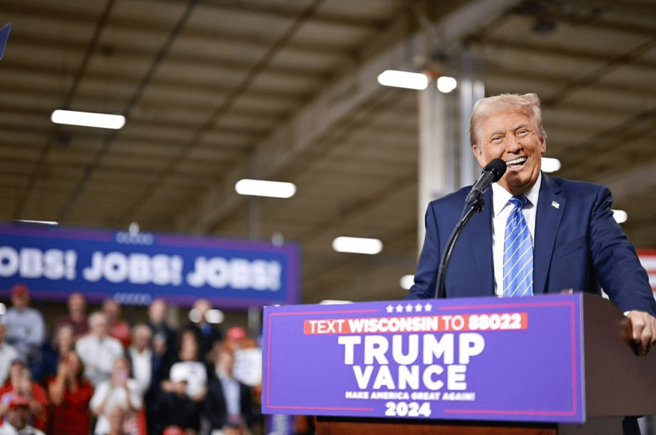 Donald Trump, nuovi deliri transfobici: "L'istruzione scolastica è per lo più transgender" - Donald Trump 1 - Gay.it