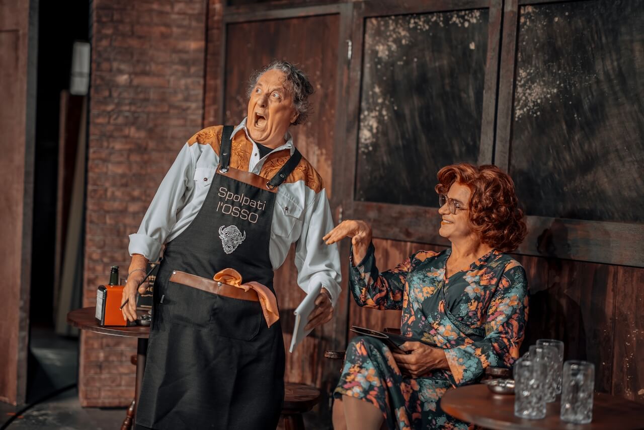 Tootsie, Paolo Conticini è Dorothy Michaels a teatro. Le prime immagini ufficiali del musical - Enzo Iacchetti e Paolo Conticini - Gay.it
