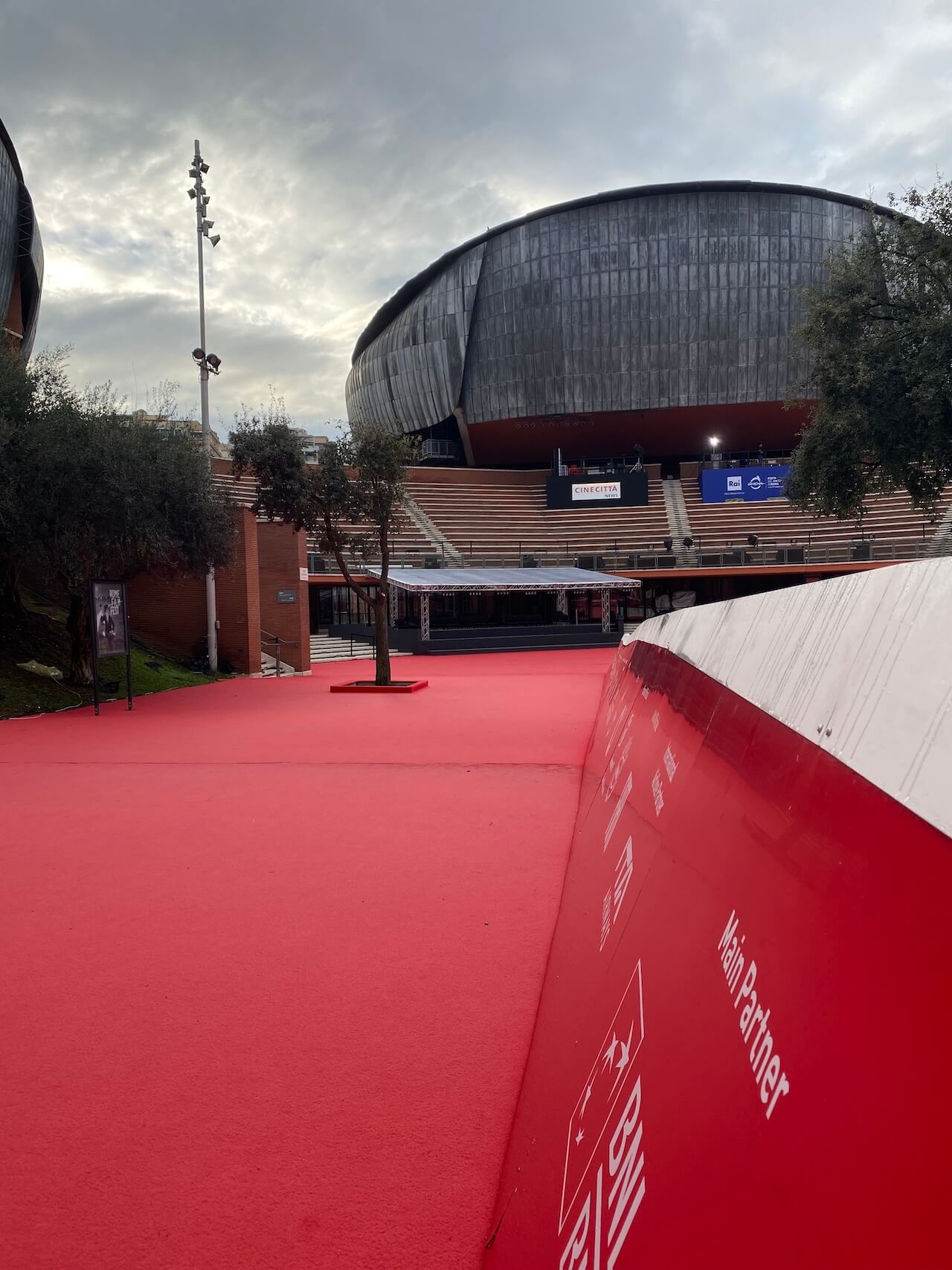 Il Ragazzo dai Pantaloni Rosa, applausi di scherno e insulti omofobi durante l'anteprima in sala con le scuole - Festa del Cinema di Roma - Gay.it