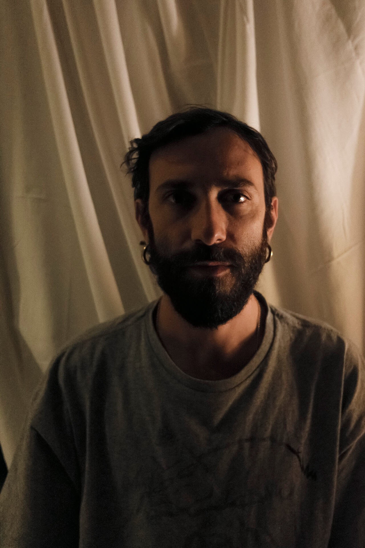 "RI-SCATTI Somebody to love" una mostra fotografica accende i riflettori sulla vita e sulle storie delle persone con Hiv - Giovanni giorno 87 - Gay.it