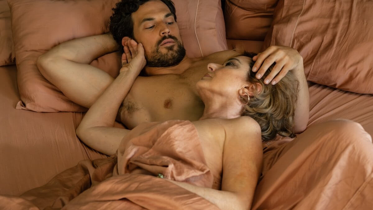 Chi è Giacomo Gianniotti, protagonista della serie thriller "Inganno" con Monica Guerritore - INGANNO GF 10X 150623 03915 - Gay.it