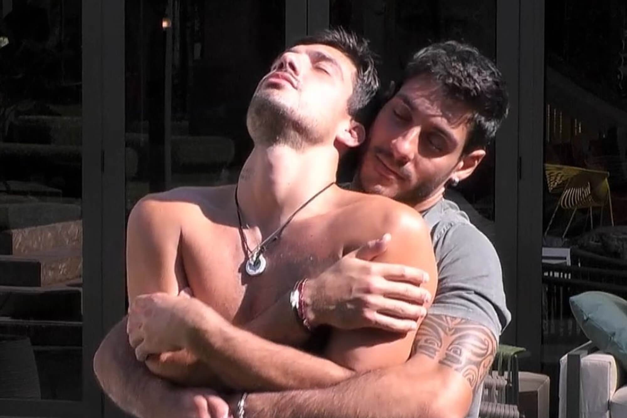 Grande Fratello 2024, Javier Martinez conquista tuttə… anche Lorenzo Spolverato: è nata una nuova ship
