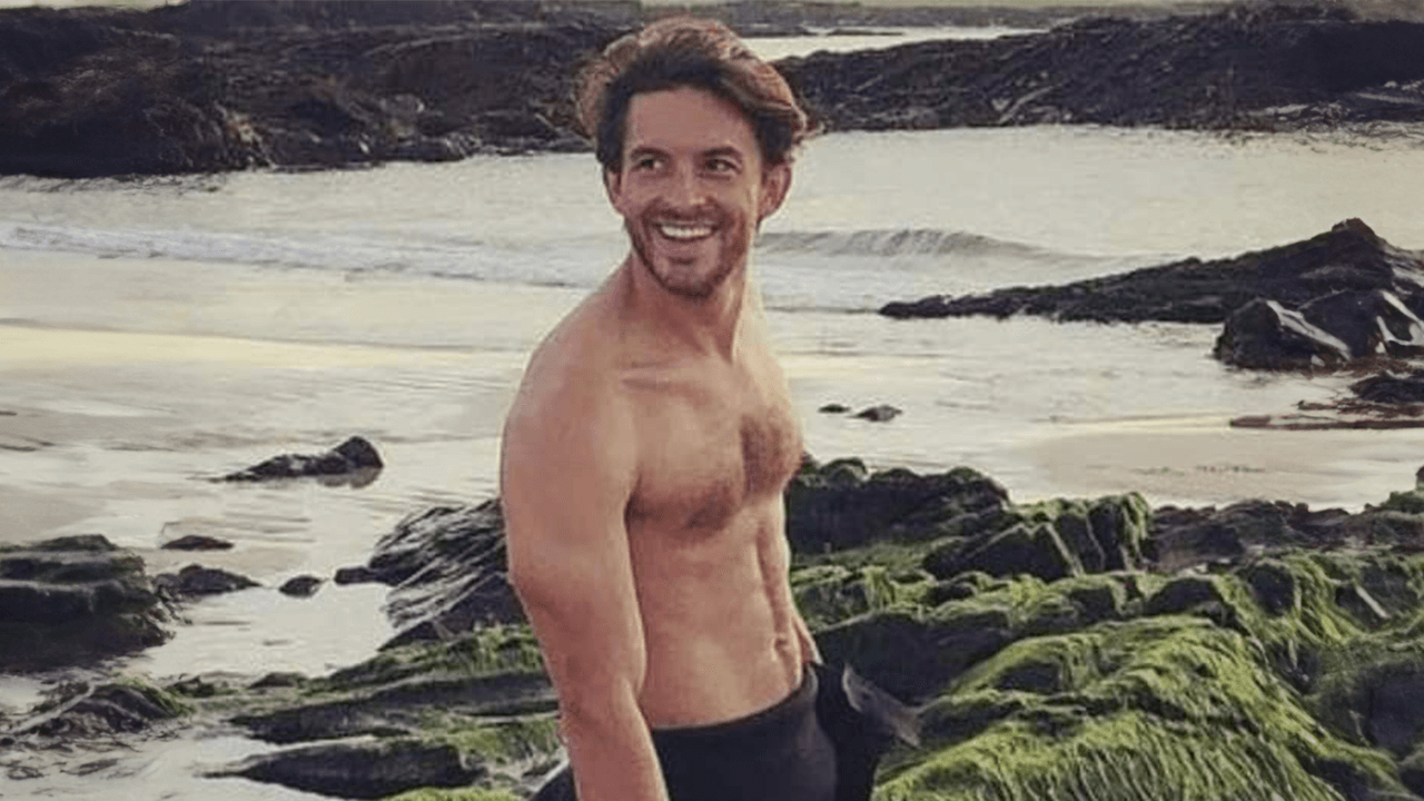 Jonathan Bailey travolto da Brokeback Mountain: "Avevo 17 anni. L'attivismo LGBT+ è una chiamata alle armi" - Jonathan Bailey - Gay.it