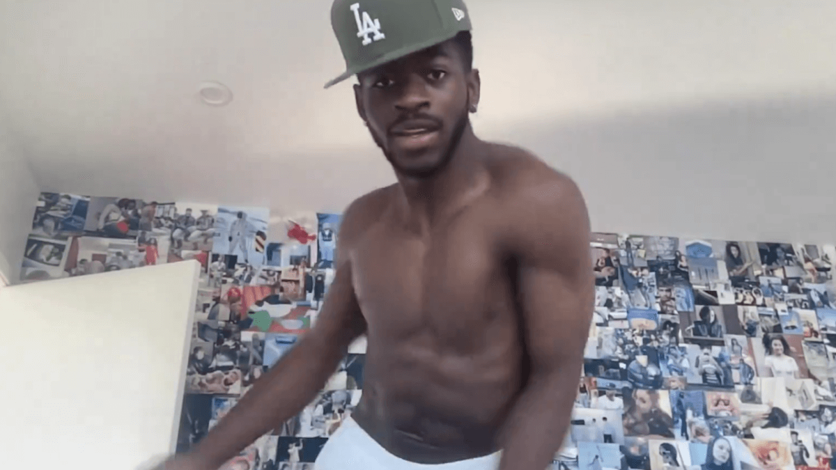 Lil Nas X riparte dopo il flop: “Nuova musica il prossimo mese” e fa uno spoiler sull’album – VIDEO