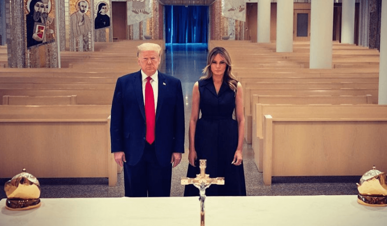 Secondo Melania Trump le persone trans starebbero “imponendo le loro ideologie a tutti”