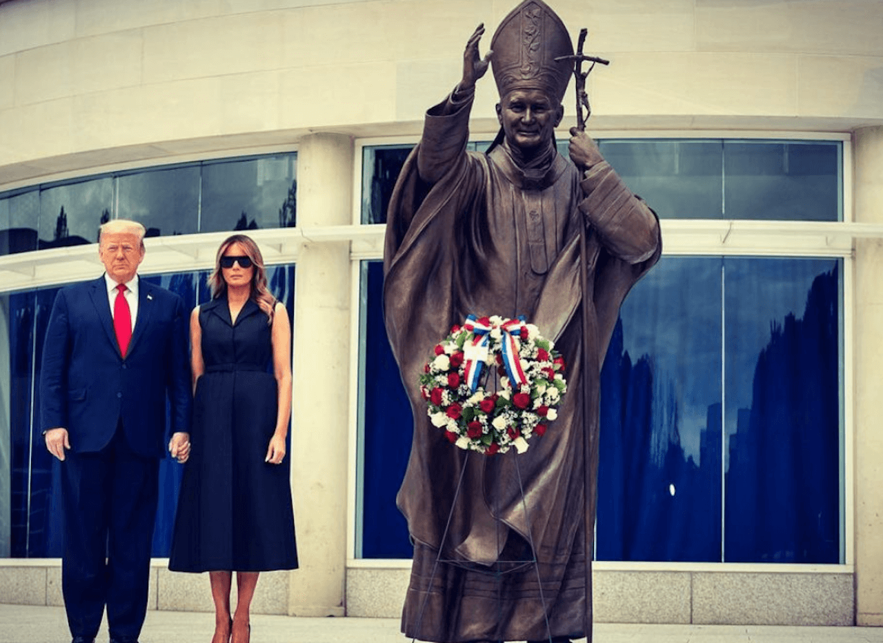 Secondo Melania Trump le persone trans starebbero "imponendo le loro ideologie a tutti" - Melania Trump e Donald Trump 1 - Gay.it