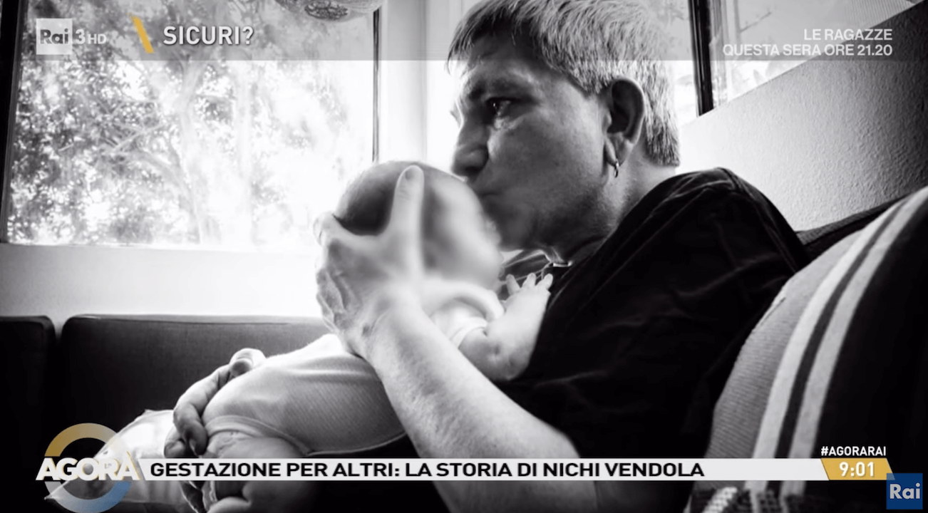 Nichi Vendola e la sua famiglia: "Accogliere un figlio è stata la scelta più bella della nostra vita" (VIDEO) - Nichi Vendola e la sua famiglia - Gay.it