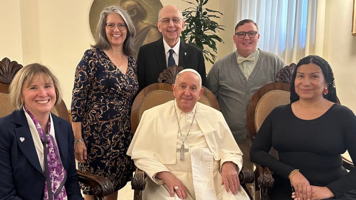 Papa Francesco ha incontrato persone trans e intersex, e i loro genitori