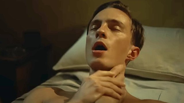 Drew Starkey in Queer di Guadagnino, protesi o meno in una scena di nudo frontale? Parla l'attore - Queer il film - Gay.it