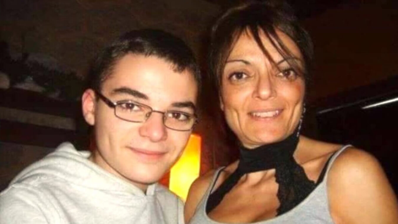 Il ragazzo dai pantaloni rosa diventa un musical teatrale - Ragazzo pantaloni rosa Andrea Spezzacatena sua madre Teresa - Gay.it