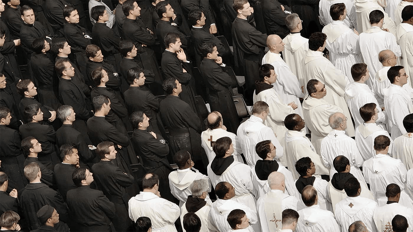 Preti gay, il 67% dei sacerdoti si dichiara omosessuale: l’indagine di Marco Marzano