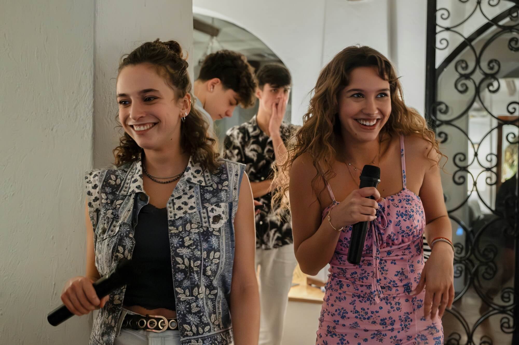 Elena e Vanessa, Adorazione