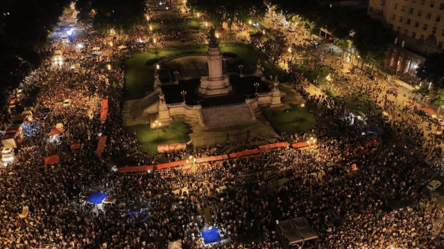 Argentina, 2 milioni di persone al primo Pride di Buenos Aires sotto il governo Milei (VIDEO) - Argentina 2 milioni di persone al primo Pride di Buenos Aires sotto il governo Milei - Gay.it