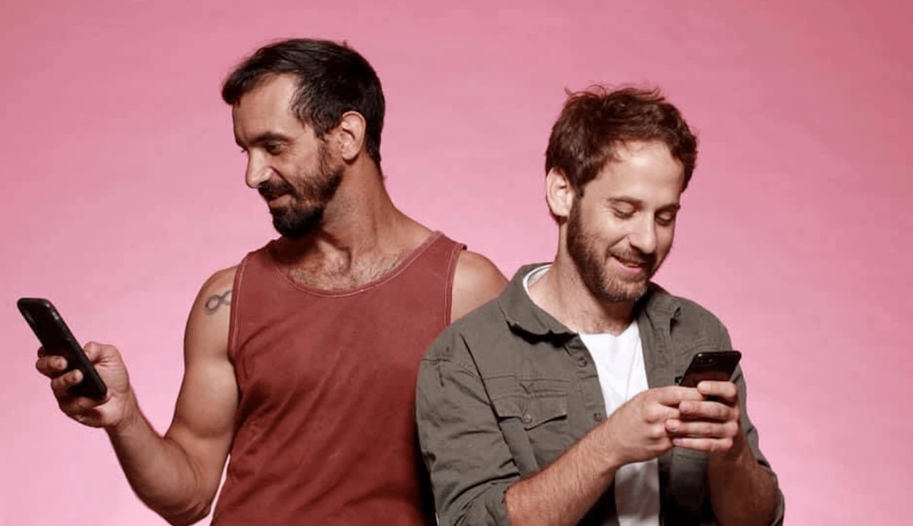 "Un ragazzo israeliano e uno libanese si conoscono su Grindr". Confini - Borders, arriva in Italia la piéce di Nimrod Danishman - Borders - Gay.it