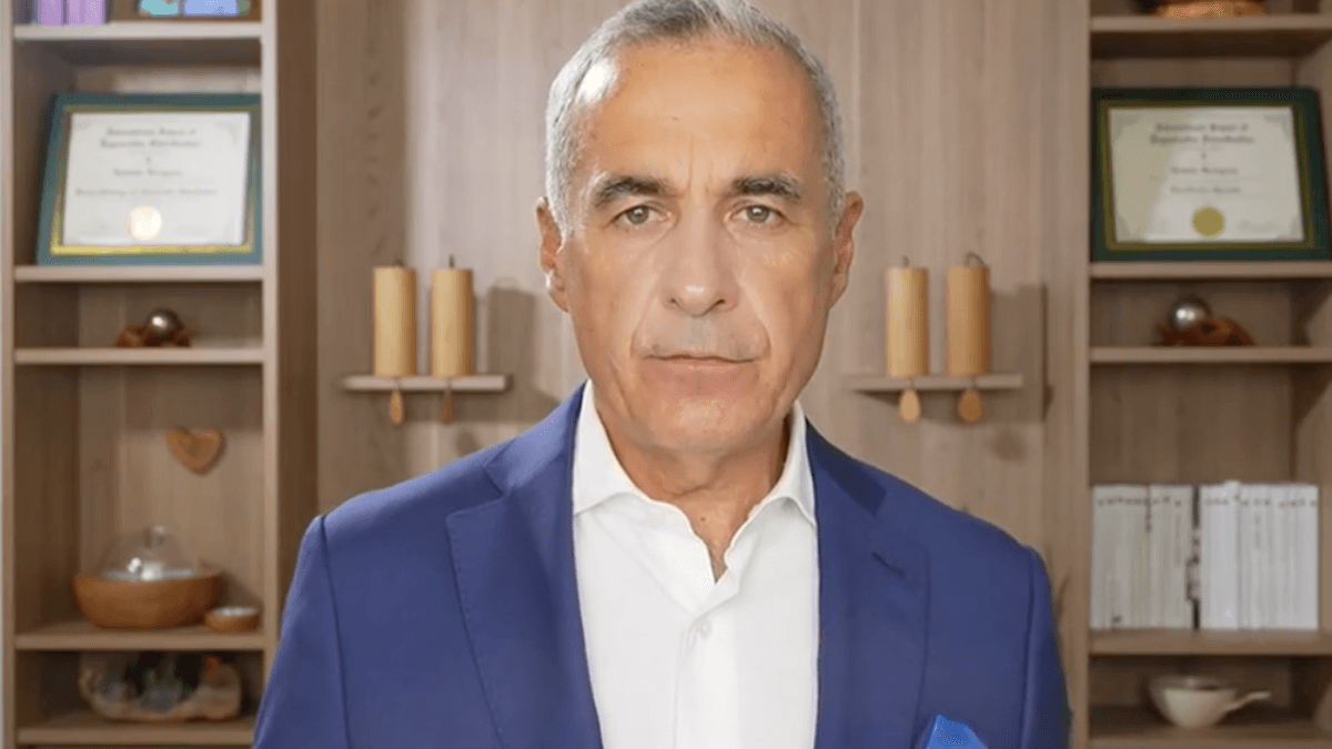 Romania, comunità LGBTQIA+ sotto choc. L’ultradestra di Calin Georgescu al ballottaggio presidenziale
