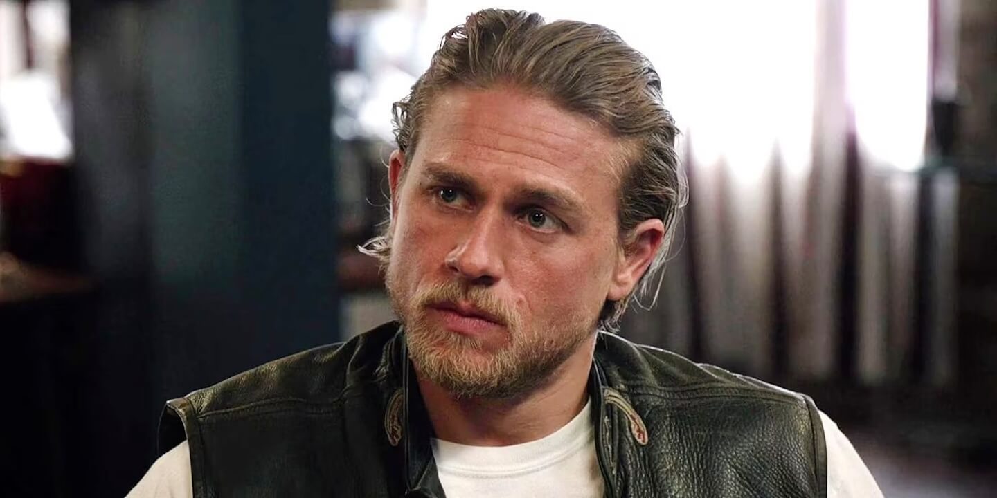 Le serie LGBTQIA+ più attese del 2025 - Charlie Hunnam - Gay.it