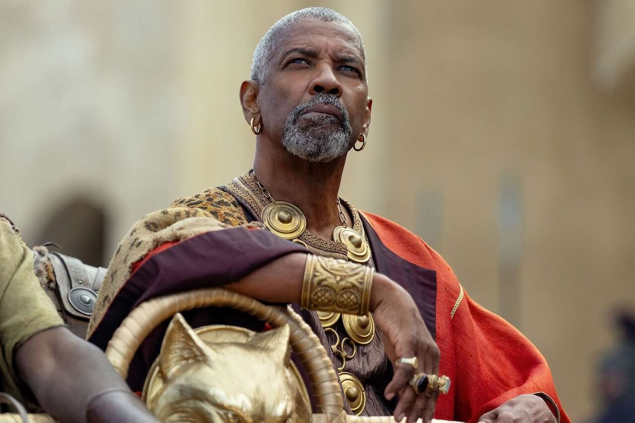 Il Gladiatore 2, Ridley Scott nega di aver tagliato un bacio gay di Denzel Washington: “È una stron*ata”