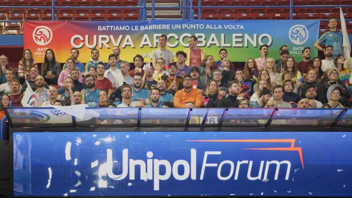 Powervolley vs. Perugia, a Milano la prima curva arcobaleno dello sport italiano (FOTO) - GATE VOLLEY 147 - Gay.it