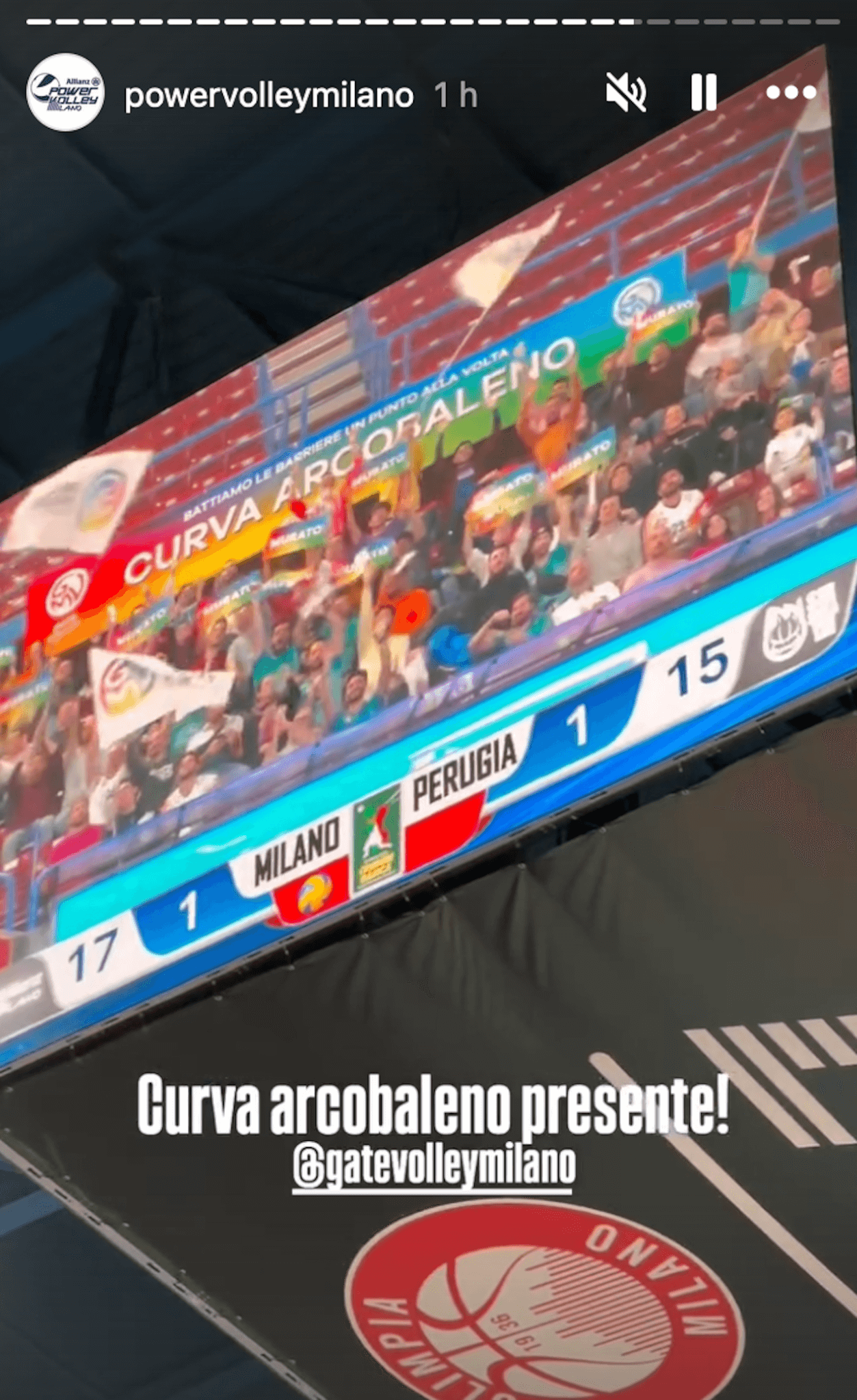 Powervolley vs. Perugia, a Milano la prima curva arcobaleno dello sport italiano (FOTO) - GATE VOLLEY MILANO PER LA PRIMA CURVA ARCOBALENO UFFICIALE DELLO SPORT ITALIANO 1 - Gay.it