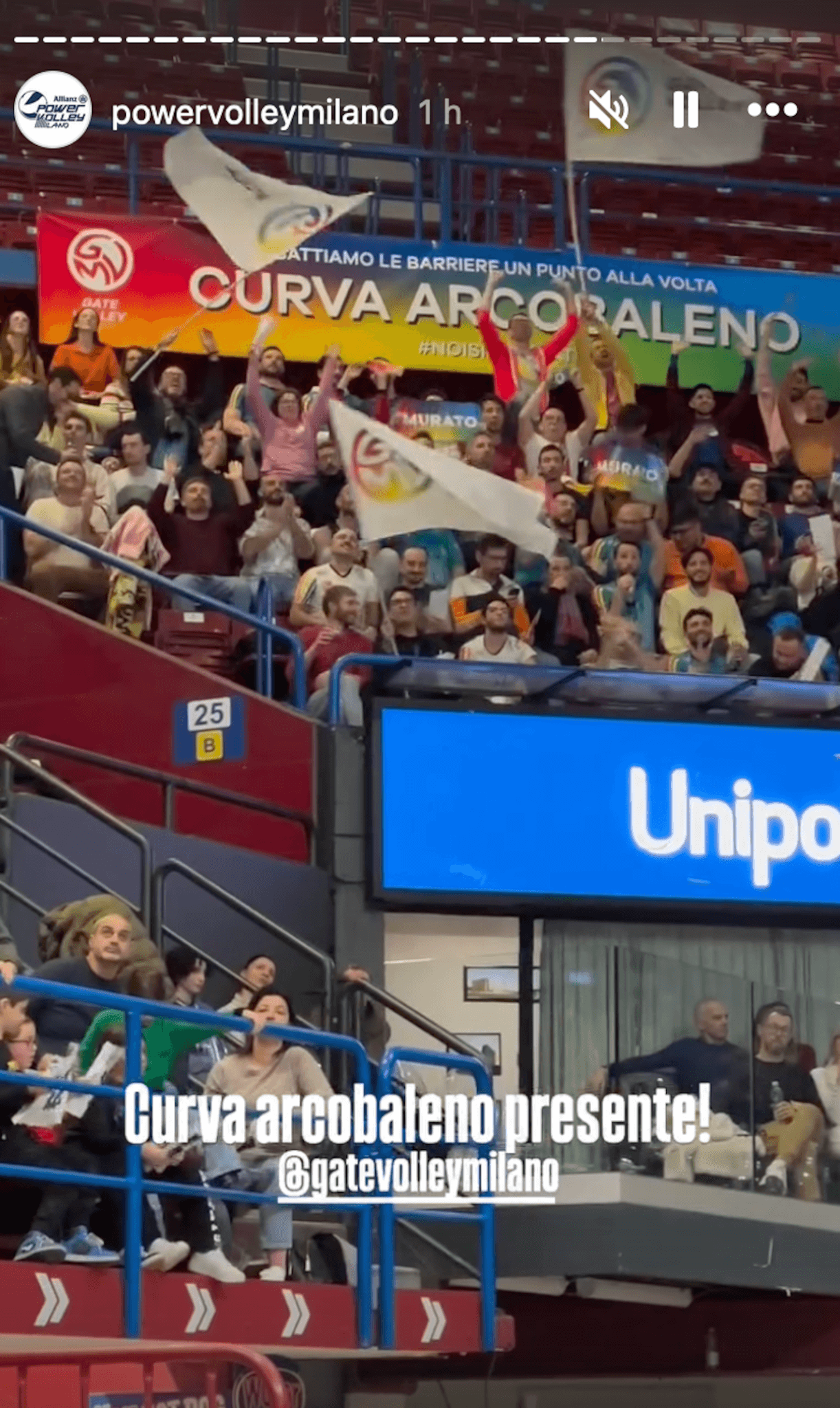 Powervolley vs. Perugia, a Milano la prima curva arcobaleno dello sport italiano (FOTO) - GATE VOLLEY MILANO PER LA PRIMA CURVA ARCOBALENO UFFICIALE DELLO SPORT ITALIANO 2 - Gay.it