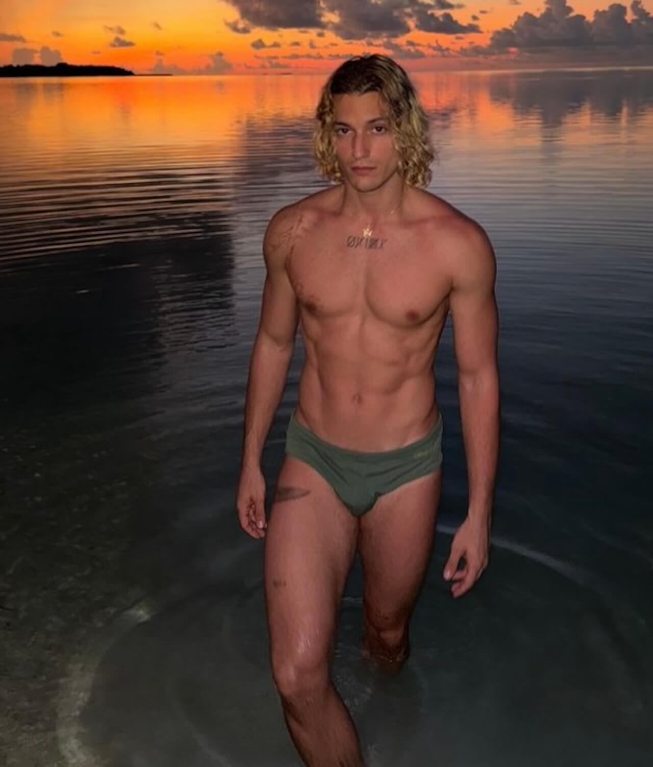 Gabriele Esposito sposa Andrea Pappalettera, la dichiarazione d'amore in un paradiso terreste (VIDEO) - Gabriele Esposito - Gay.it