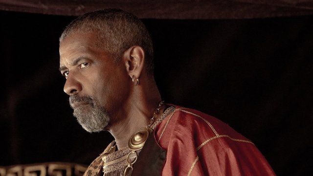 Il Gladiatore 2, Denzel Washington confessa: "Ho baciato un uomo nel film, l'hanno tagliato. Sono dei polli" - Il Gladiatore 2 - Gay.it