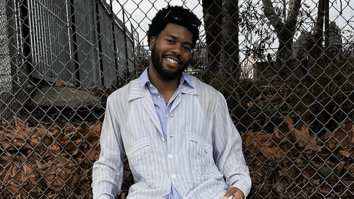 Khalid, coming out dopo l’outing di un ex per il cantante: “Sono gay e va benissimo così”