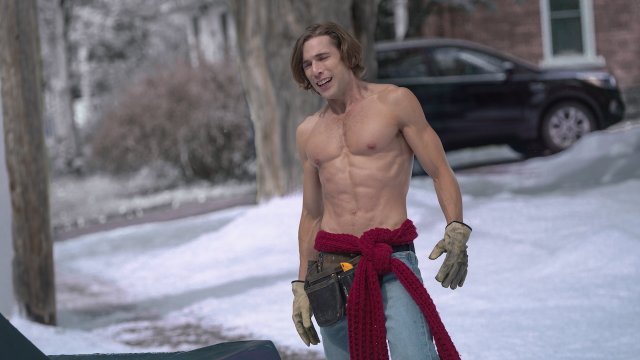 Hot Frosty, perché tuttə guardano la rom-com natalizia con un pupazzo di neve che si trasforma in sexy modello? - LAFS 20240511 08130 R - Gay.it