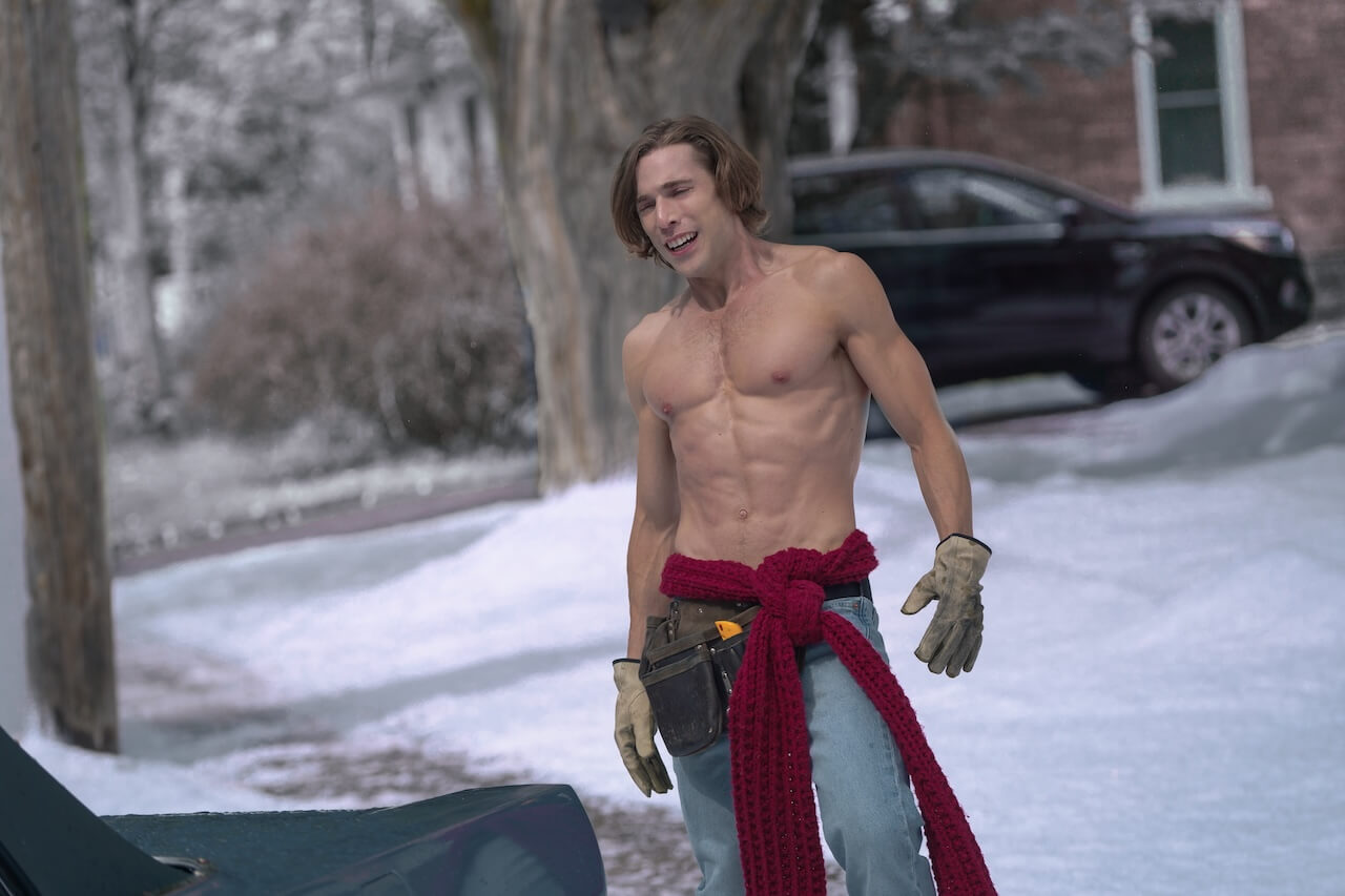 Hot Frosty, perché tuttə guardano la rom-com natalizia con un pupazzo di neve che si trasforma in sexy modello?