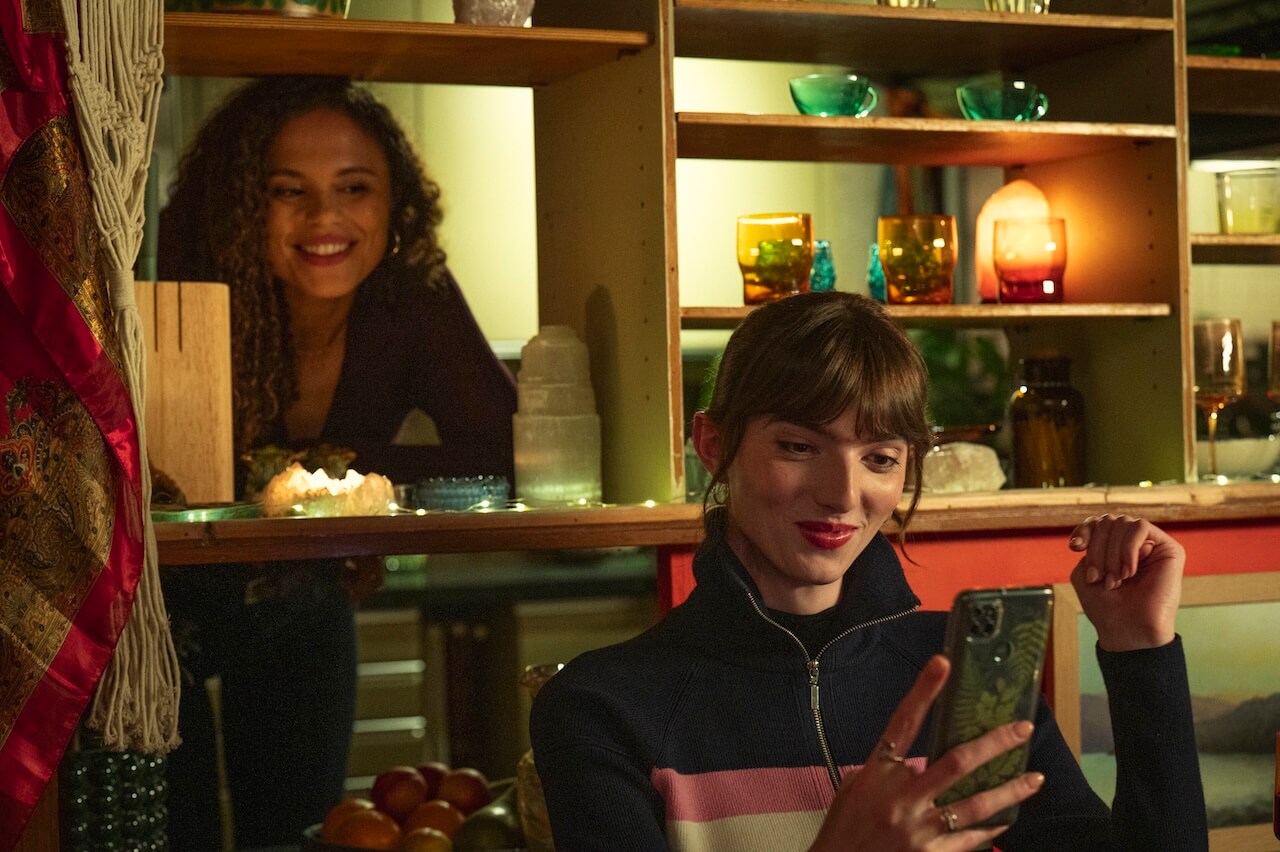 Missing You, chi è Mary Malone, attrice trans nella nuova serie thriller Netflix?
