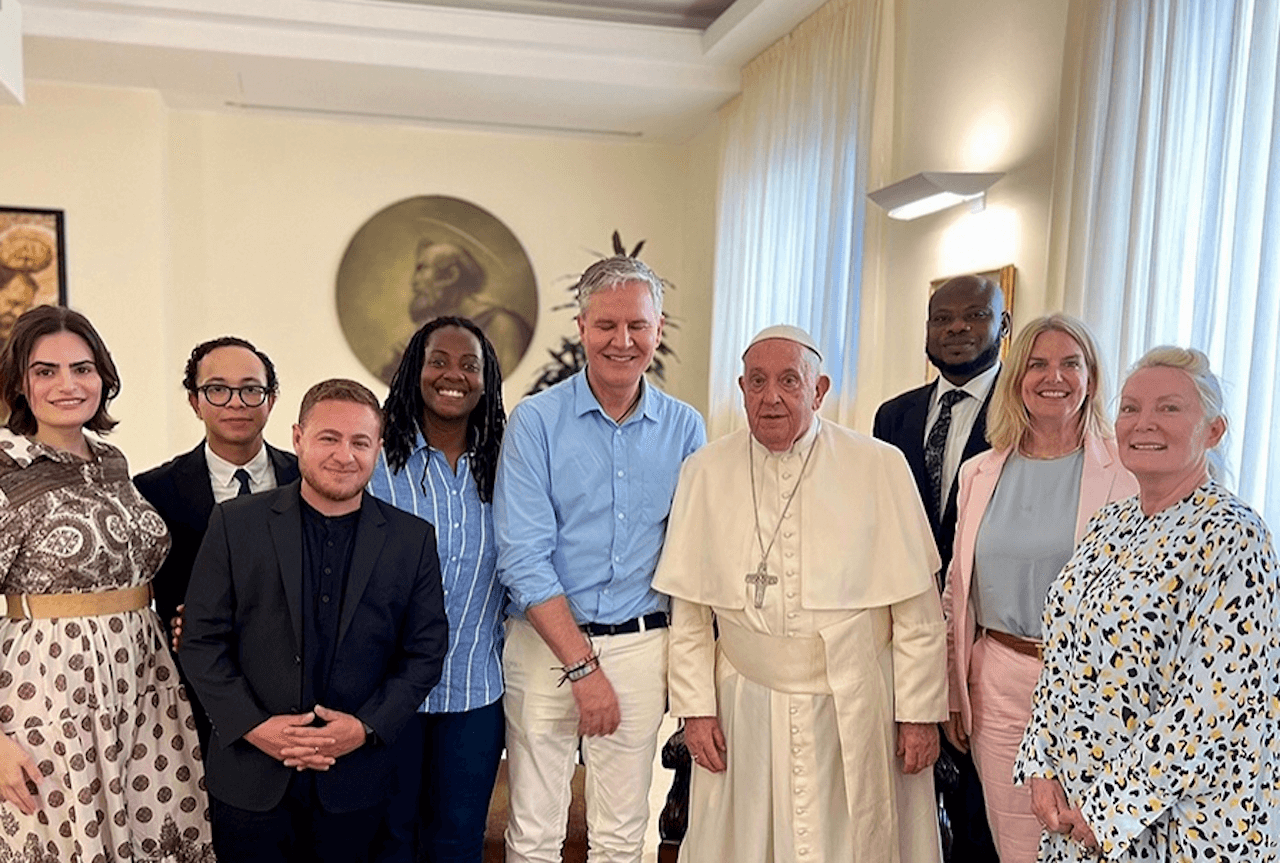Nava Mau ha parlato di diritti LGBT+ con Papa Francesco: "Mi ha detto che dobbiamo continuare a lottare" - Nava Mau ha parlato di diritti LGBTQIA con Papa Francesco - Gay.it