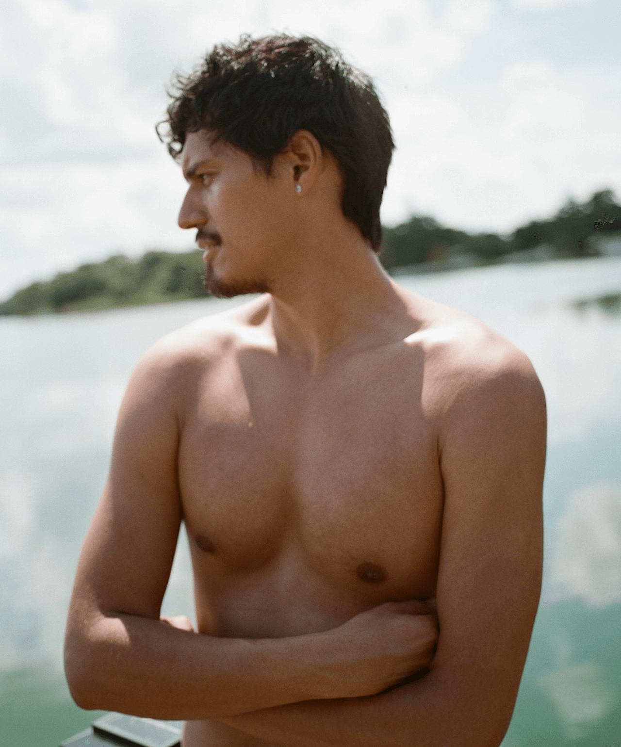 Omar Apollo e l'ex fidanzato: "L'ho implorato" di tornare "per due anni" - Omar Apollo 1 - Gay.it