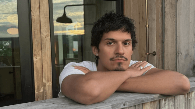 Omar Apollo presenta il nuovo fidanzato su Instagram? - Omar Apollo - Gay.it