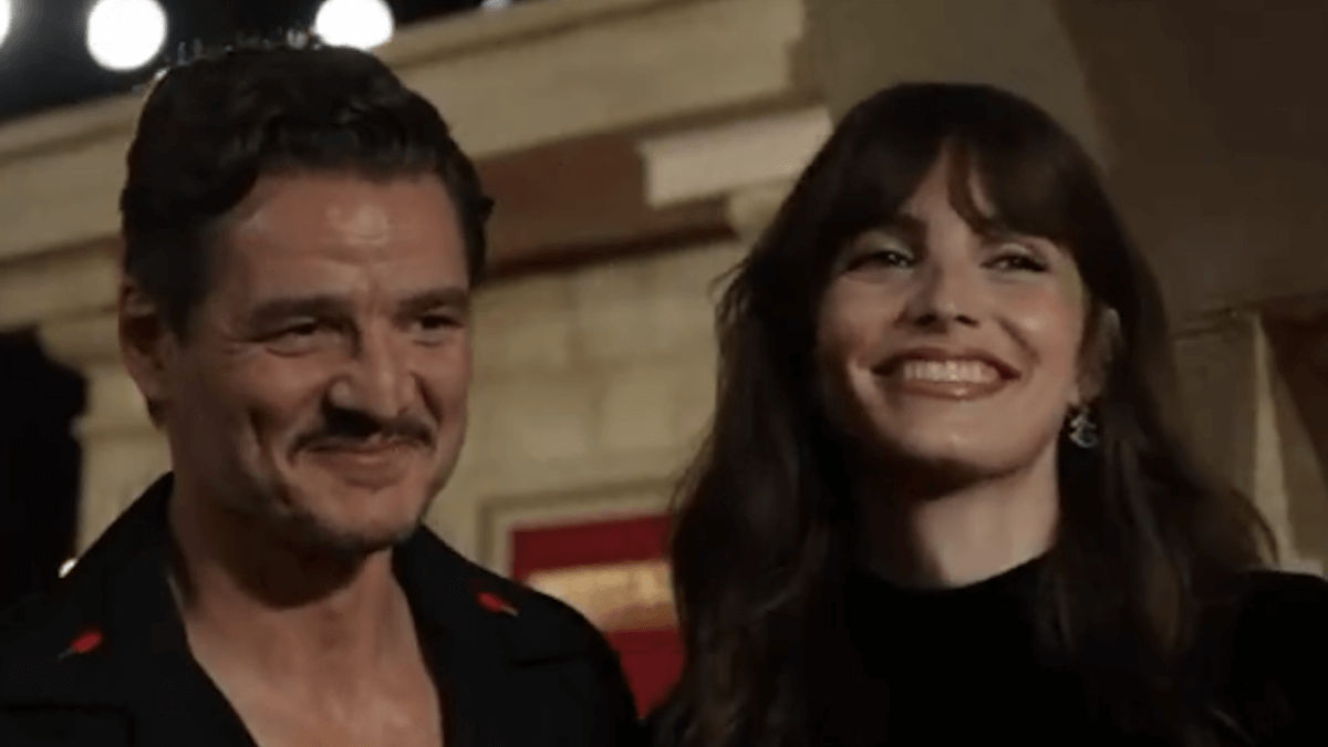 Pedro Pascal, è virale il dolcissimo gesto nei confronti di sua sorella Lux (VIDEO)